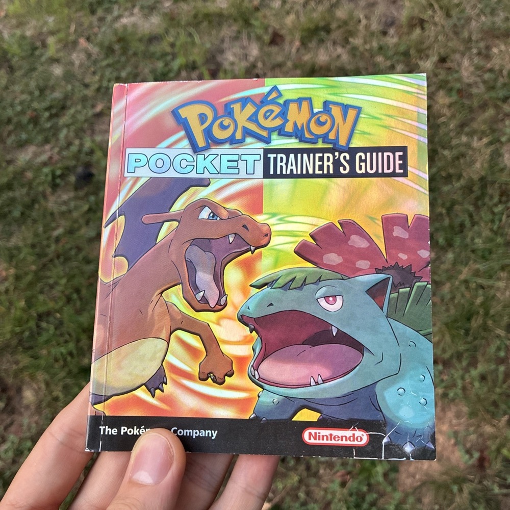 Pokémon Pocket Trainer's Guide - Kanto Poster + Battle Chart Included ! - GOOD